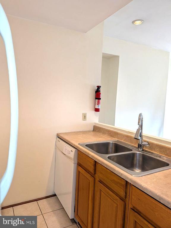 Building Photo - 1906 Fleet St