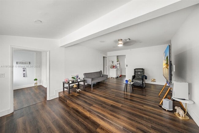 Building Photo - 600 SW 10th St