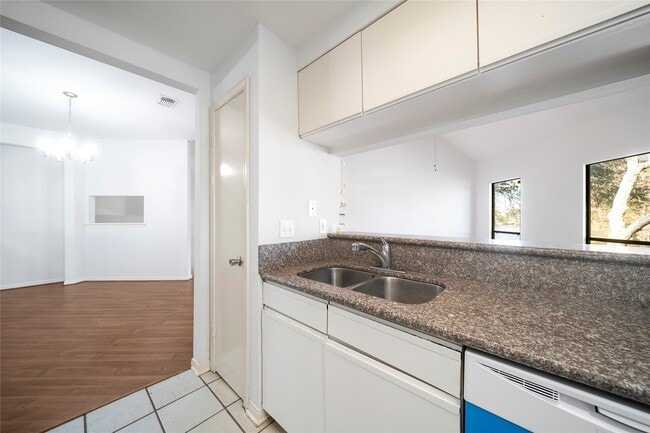 Building Photo - 4144 Greystone Way