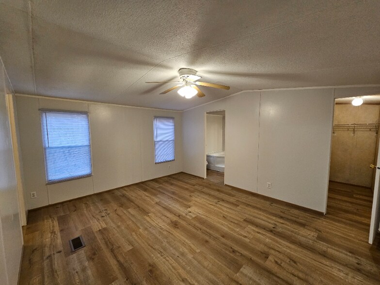 Building Photo - 1057 Hibiscus Rd