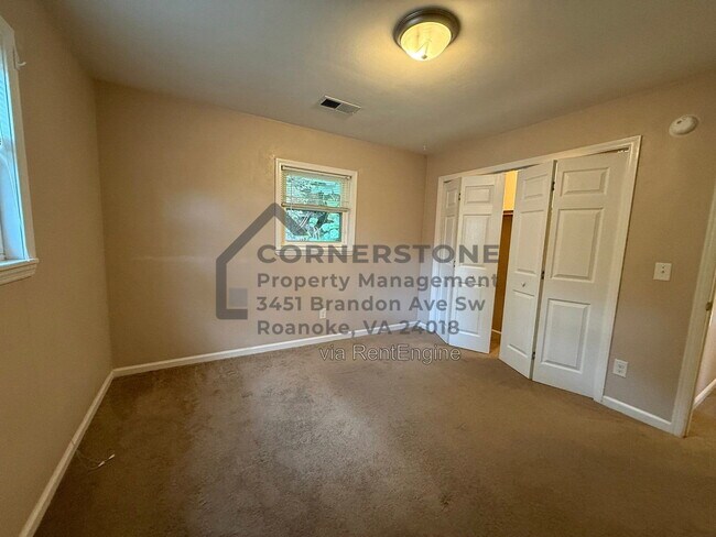 Building Photo - 711 Riverland Rd SE