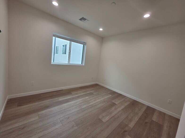 Building Photo - 6748 Ben Ave