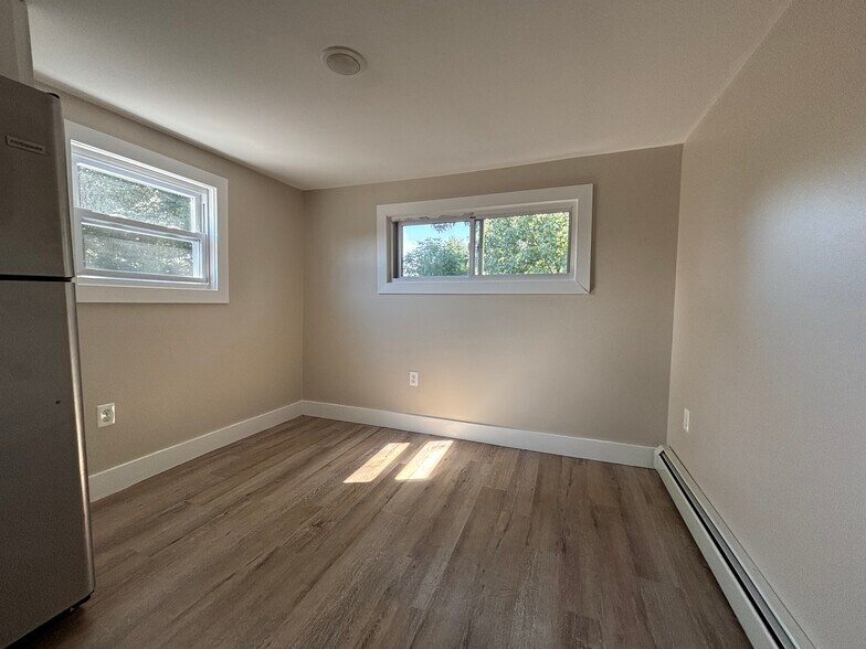 Dining Area - 355 River Dr