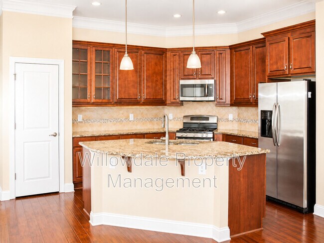 Building Photo - 1025 Governess Ln