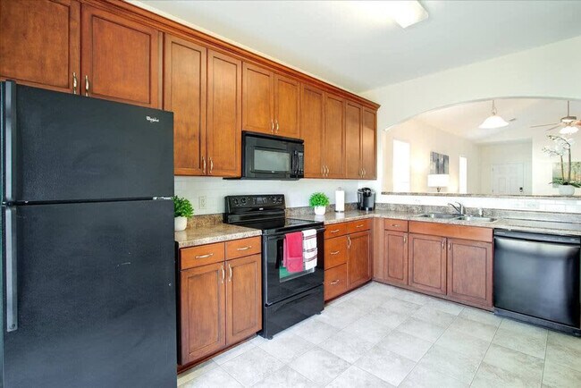 Building Photo - 11 Summer Lake Way