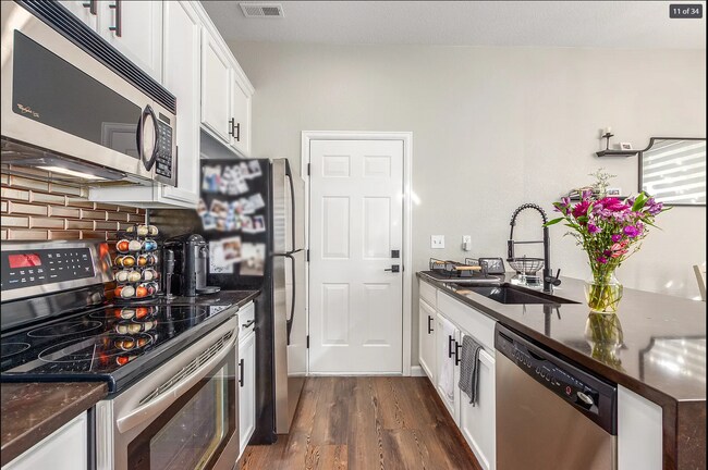 Building Photo - 6703 S Winnipeg Cir