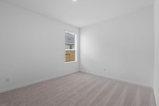 Building Photo - 2716 Pne Blf Dr