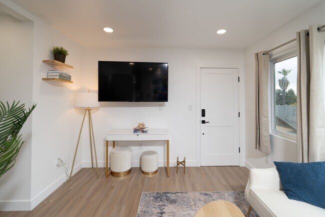 Building Photo - New Charming ADU!!! 1 Bed/1 Bath 490 Sq. Ft. $2,300/mo.