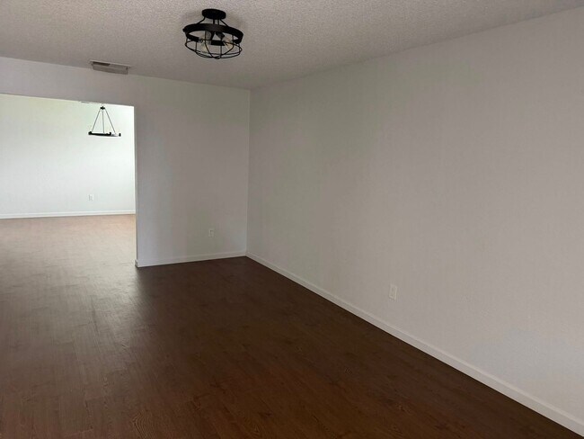 Building Photo - 5310-5312 Wallaby Way