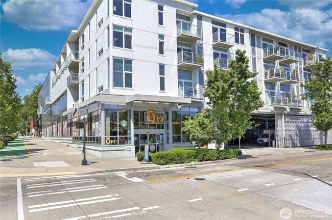 Building Photo - Unique 1 bed/1bath, 200 sqft patio, 2 parking spaces, high end finishes.