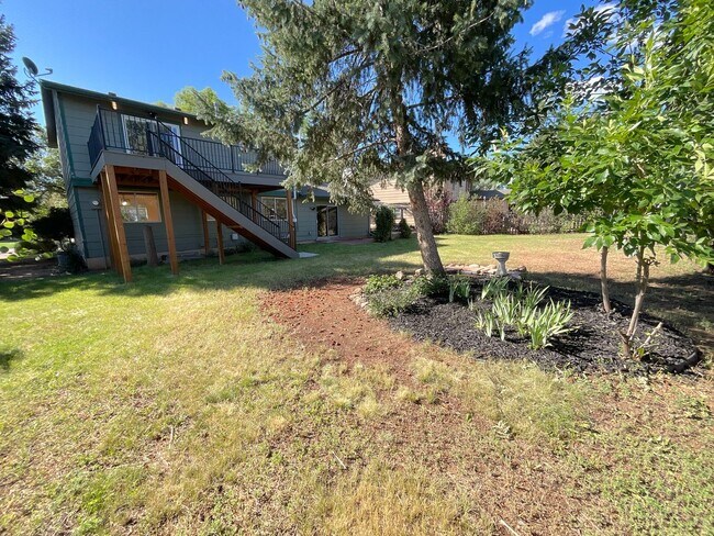 Building Photo - 4 Bedroom Home Available Near E Cheyenne M...