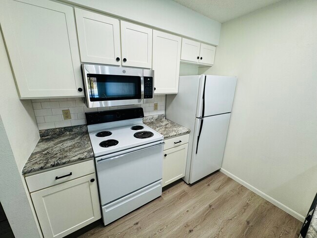 Building Photo - 395