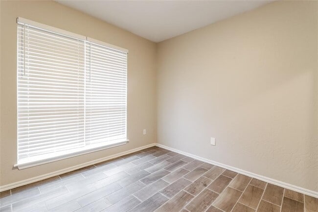 Building Photo - 1125 Oak Creek Dr