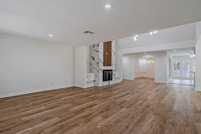 Building Photo - 3406 Forest Village Dr