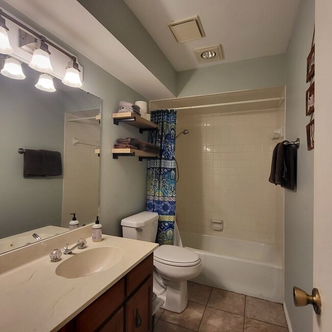 Building Photo - Furnished Rental for Lease