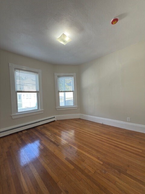 Building Photo - 115 Cedar St