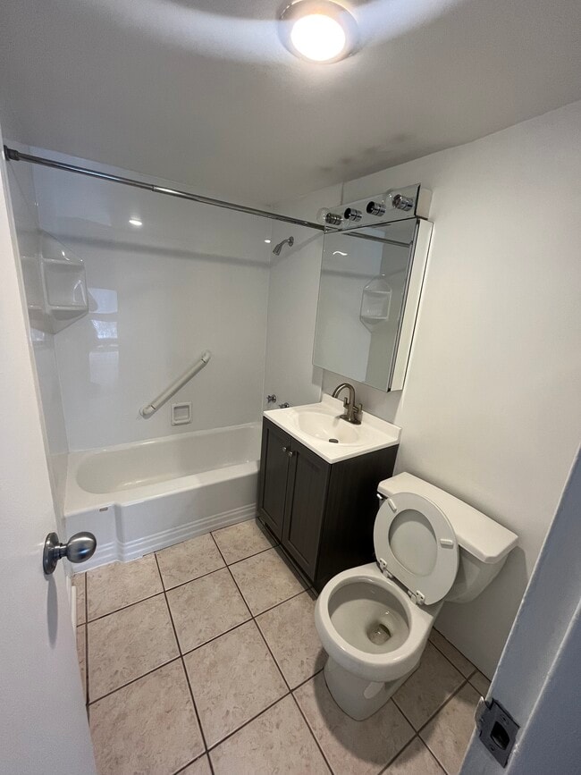 Building Photo - 6730 S South Shore Dr