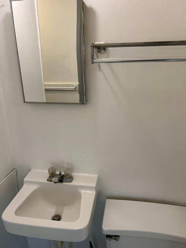 Building Photo - 1221 10th Ave N