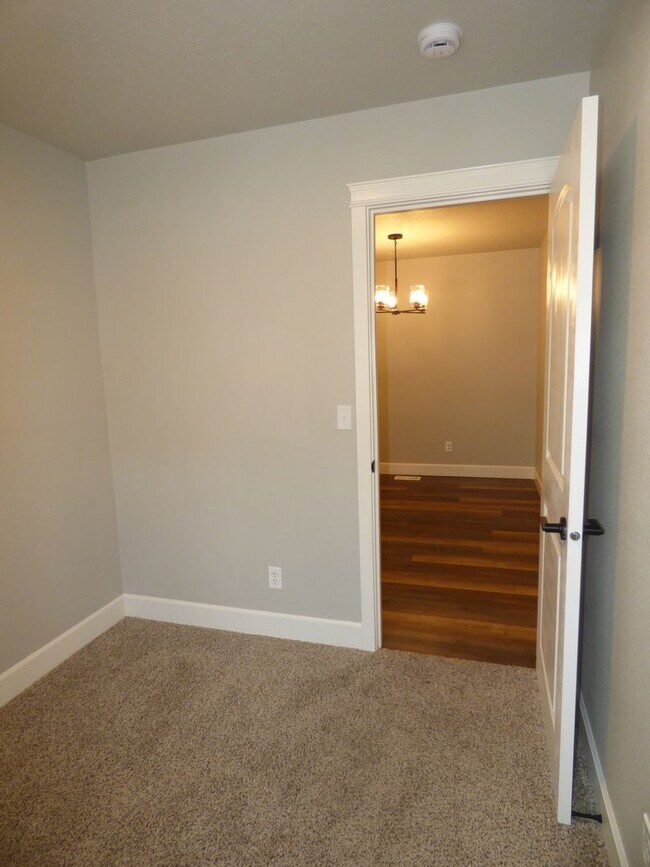 Building Photo - 3576-3578 Fisher Ct NE Salem, OR 97305
