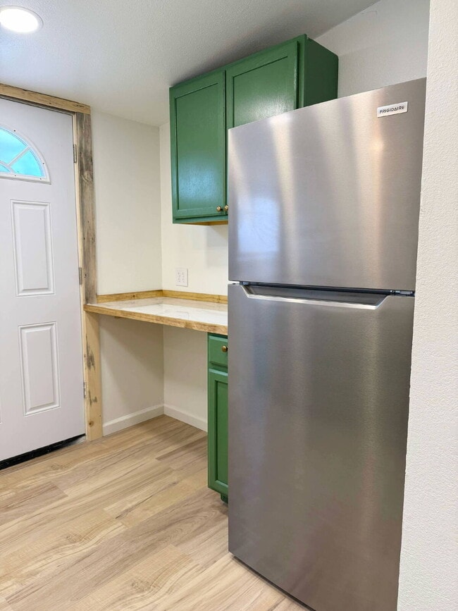 Building Photo - "Charming 1-Bedroom Retreat in Mountain Home – Your Cozy Haven Awaits!"