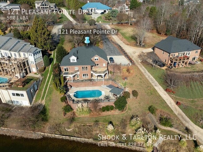 Building Photo - 121 Pleasant Point Dr