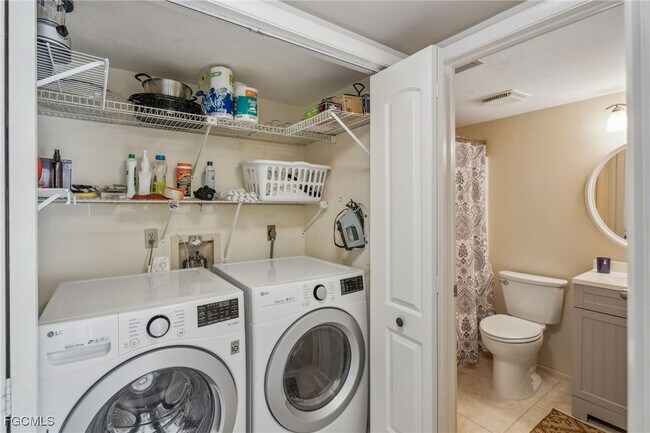 Building Photo - 4538 SE 5th Pl