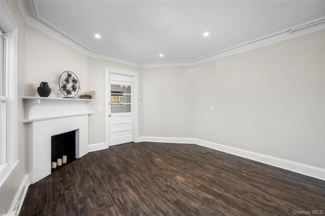 Building Photo - 579 Broadway