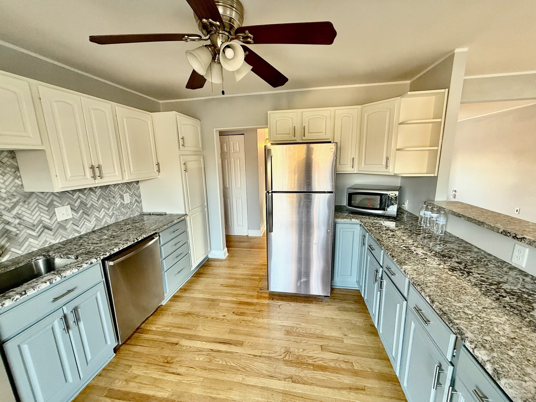 Kitchen - 256 S Dillwyn Rd