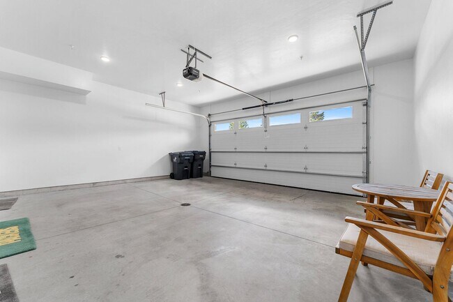 Building Photo - 1071 Brookwood Dr