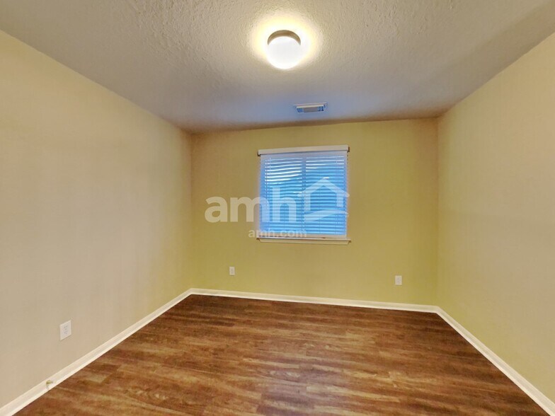 Building Photo - 1627 Buckingham Dr
