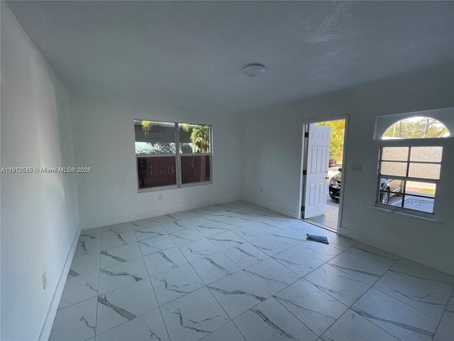 Building Photo - 1652 Madison St