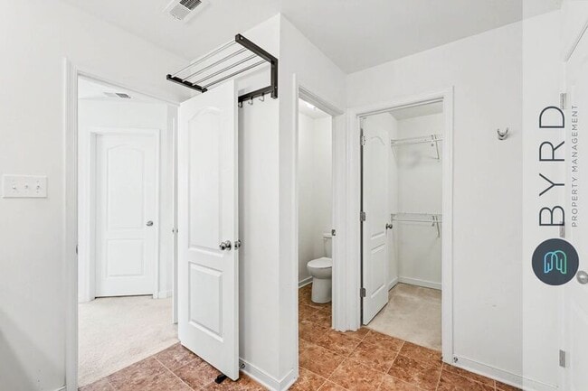 Building Photo - 16921 Thornapple Run