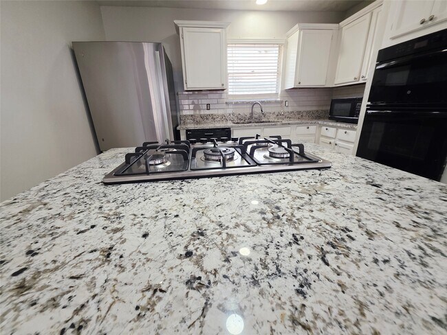 Building Photo - 15330 Oak Terrace Dr