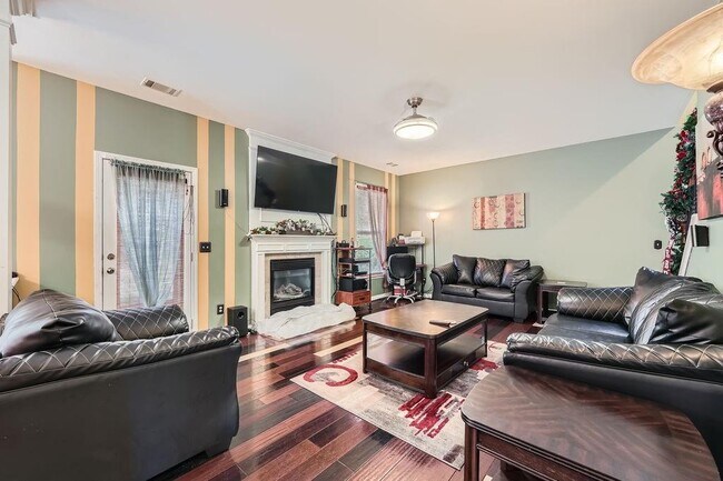 Building Photo - 2331 Flowerdale Ct