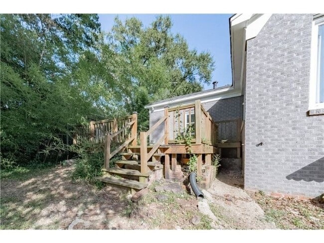 Building Photo - 928 Poleman Rd