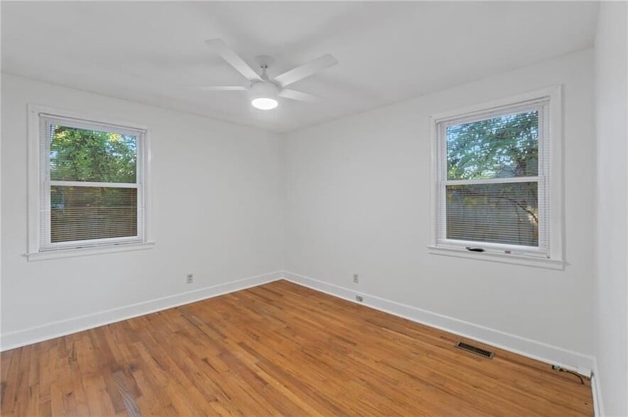 Building Photo - 1340 Cumberland Dr