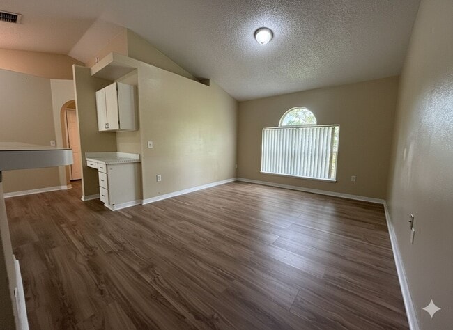 Building Photo - Prime Deltona Neighborhood