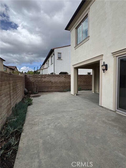 Building Photo - 66 Diamond Flats