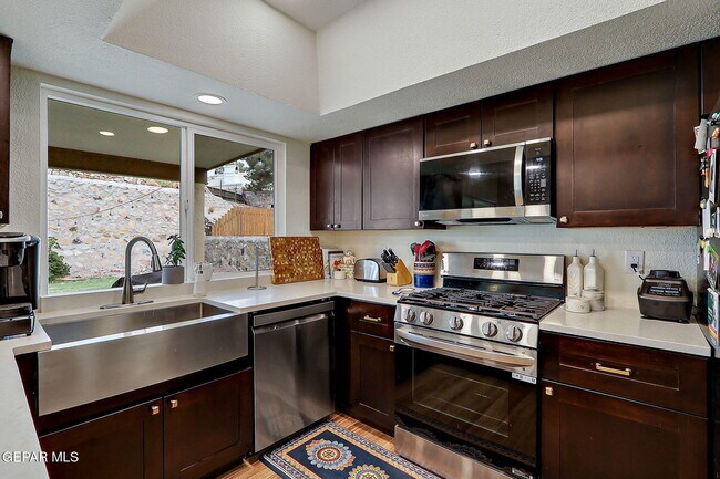 Building Photo - 608 La Chapa Ave