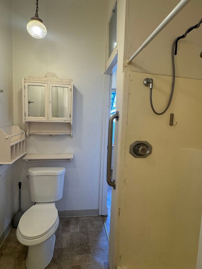 Building Photo - 1010 White Ave