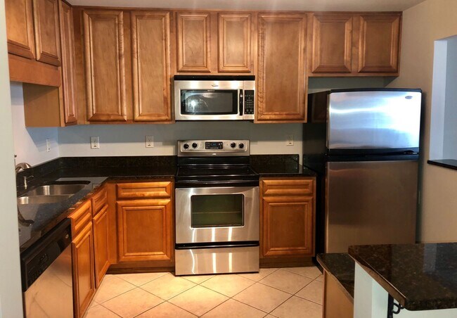 Building Photo - Very Spacious 2bd/2ba Condo in Brookhaven ...