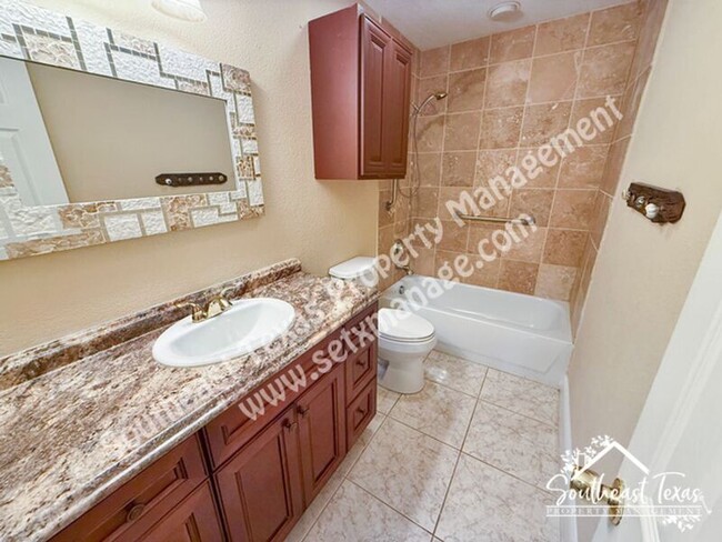 Building Photo - 7425 Wooded Creek Dr