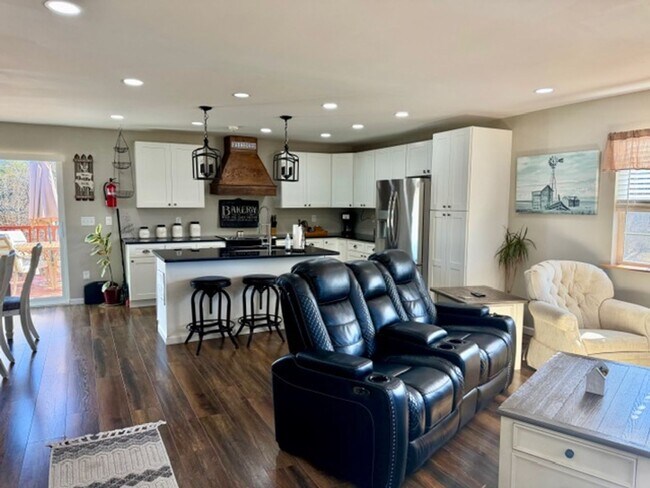 Building Photo - Dandridge 37725 - FULLY FURNISHED 3 bedroom, 2 bath Updated Basement Ranch on 1+ Acre. Pets Welco...