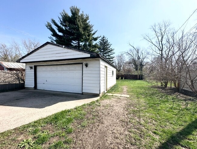 Building Photo - 3425 N Emerson Ave