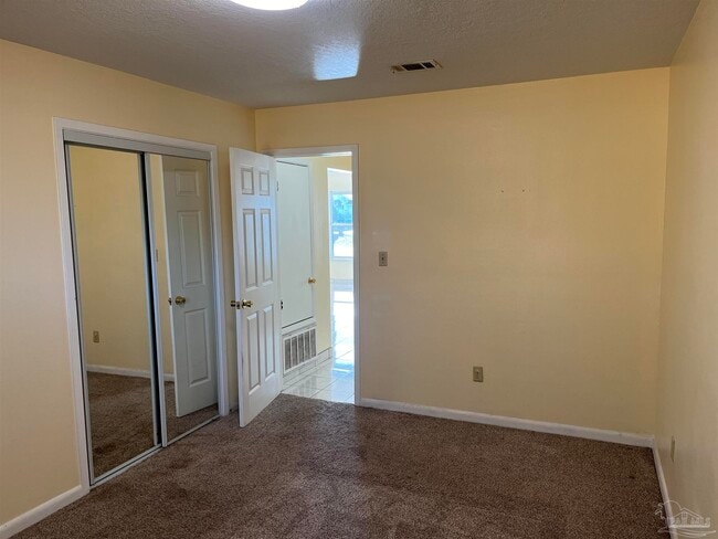 Building Photo - 3220 Redwood Ln