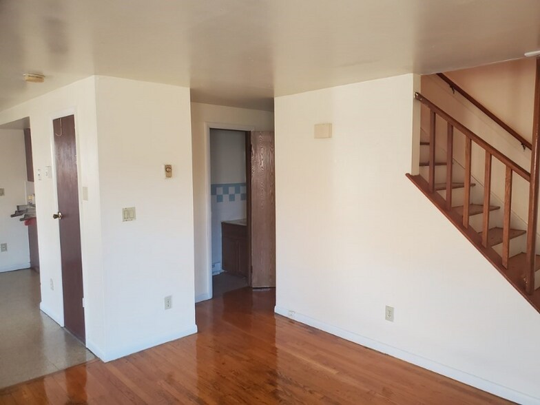 Building Photo - 94 Selden St