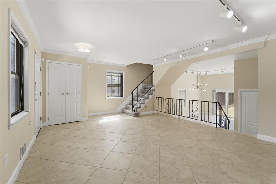 Building Photo - 295 9th St