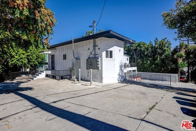 Building Photo - 146 Witmer St