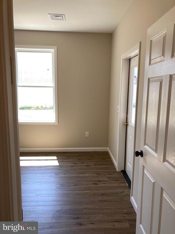 Building Photo - 376 E Main St