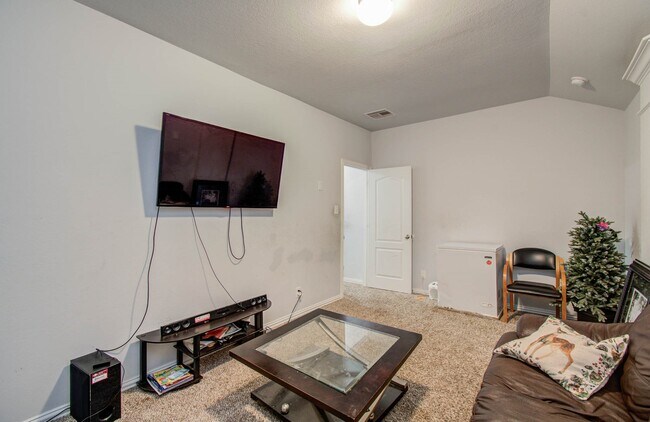 Building Photo - 318 Bolton Dr